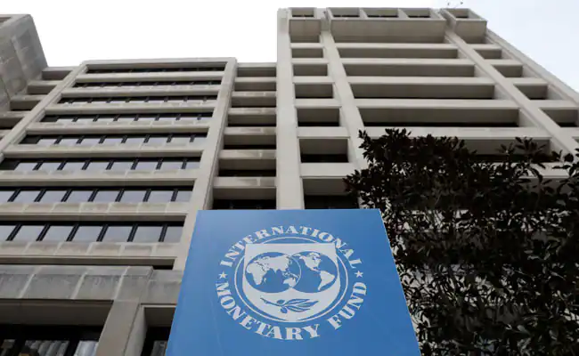 imf-international-monetary-fund-building-with-logo
