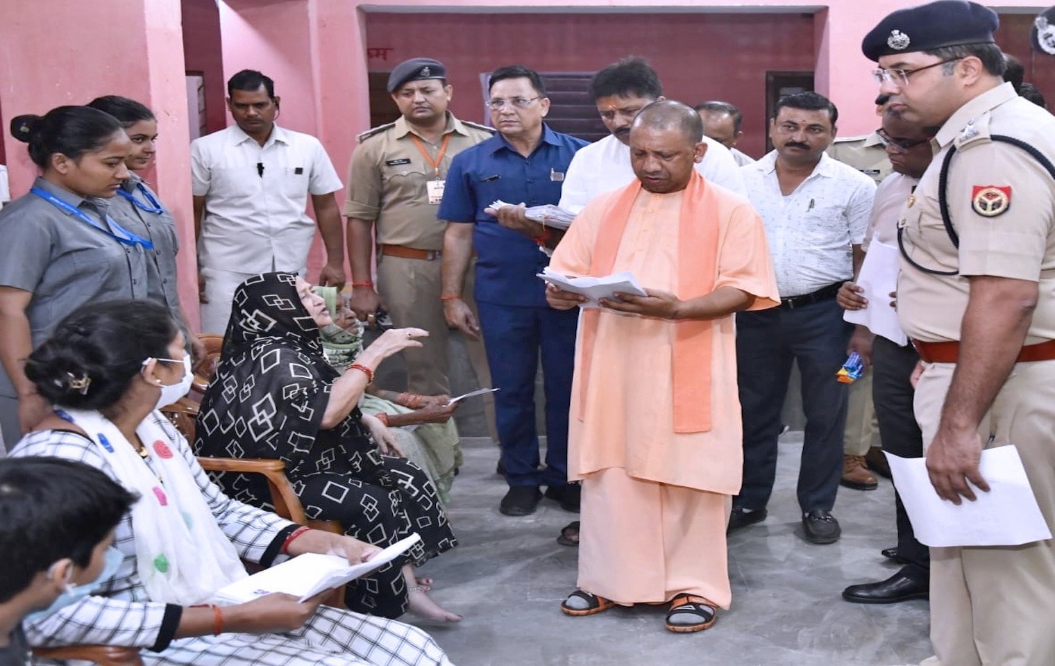 The Chief Minister listened to the complaints of the people in the public darshan