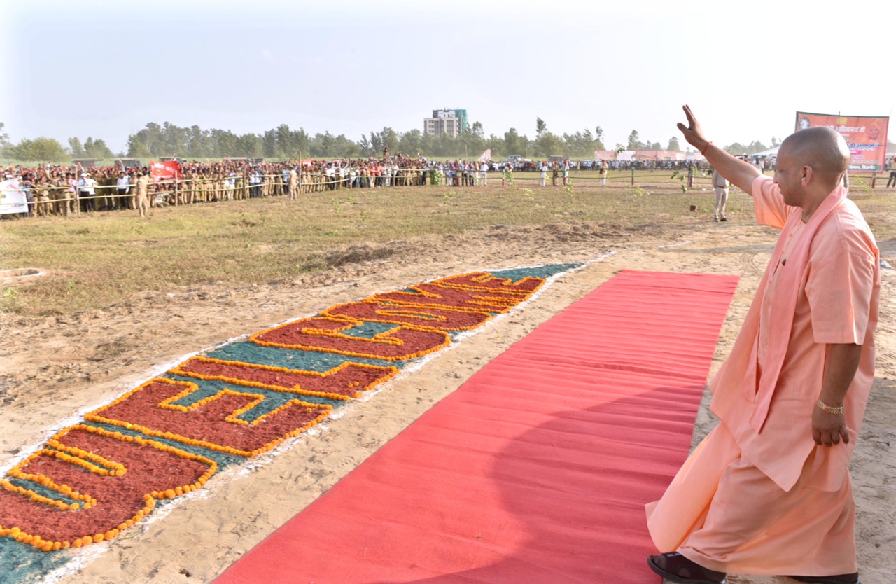 योगी आदित्यनाथ जनपद बिजनौर के दौरे पर