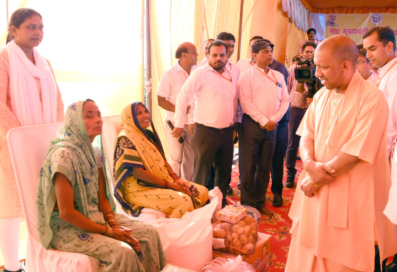 Chief Minister Yogi Adityanath visited five flood affected districts