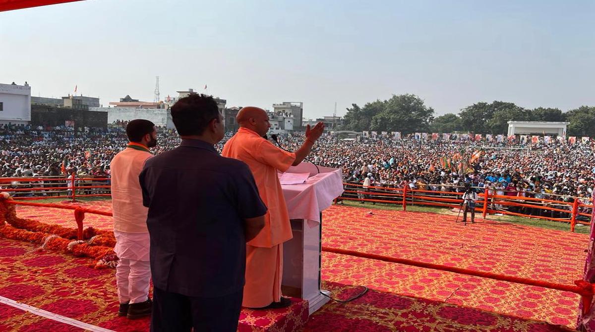 Chief Minister Yogi addressing the public meeting of Gola Gokarnath