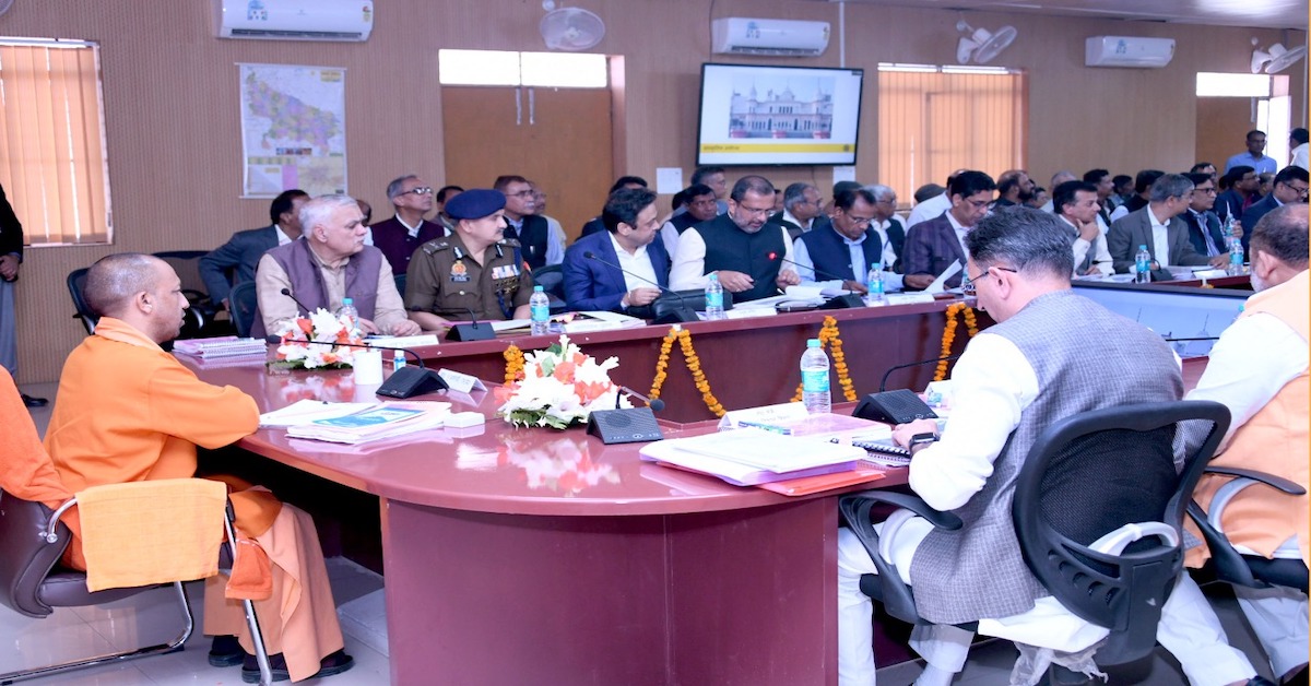 CM Yogi reviewed the works of Ayodhya Vision 2047 in Commissioner Auditorium