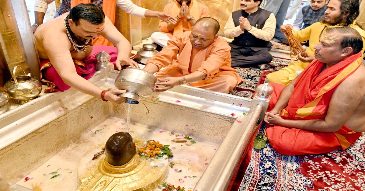 Yogi has visited Kashi Vishwanath temple