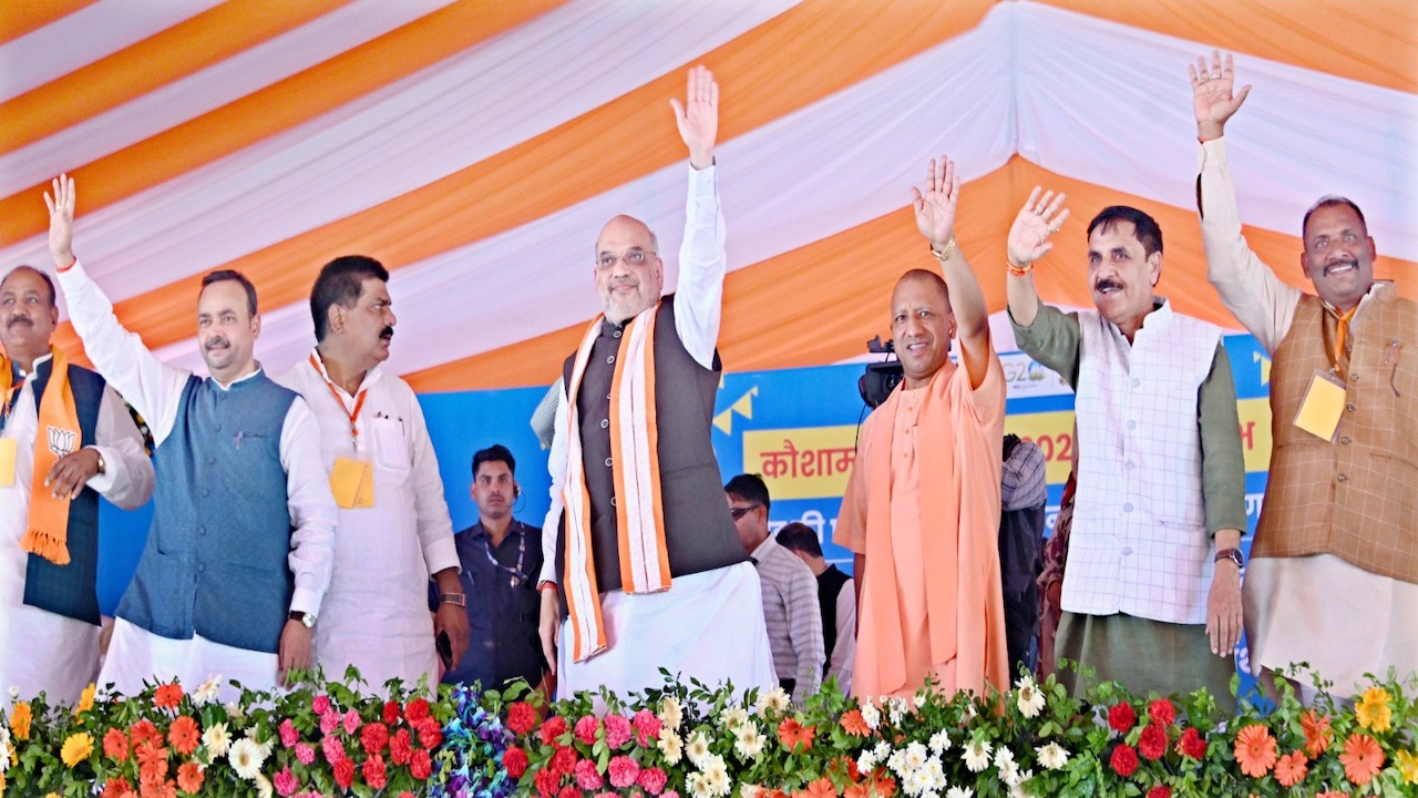 CM Yogi with Amit Shah at the inauguration program of Kaushambi Mahotsav-2023